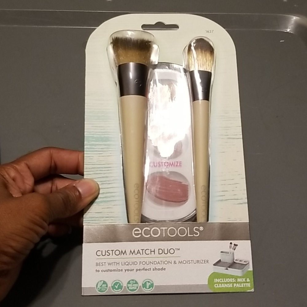 Ecotools Custom Match Duo Liquid Foundation& Moist